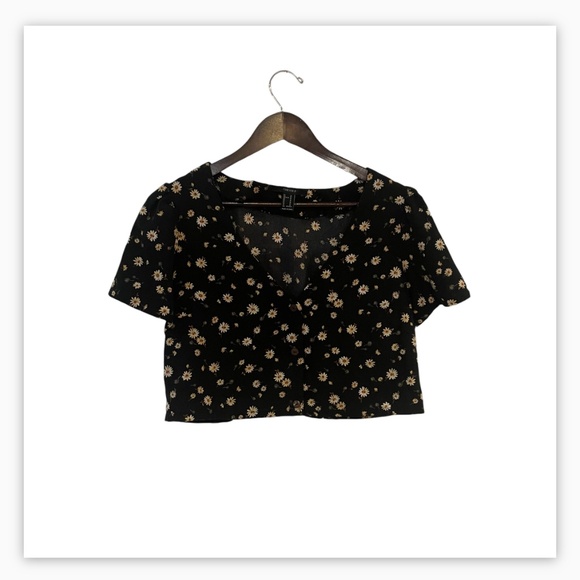 Forever 21 Women’s Crop Top with Sunflowers Size M - Picture 1 of 6